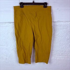 HYBRID & COMPANY mustard stretch capri pants size 2X
